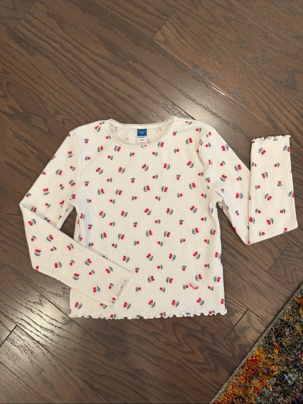 Old Navy White Ribbed cherry print Top sz8
